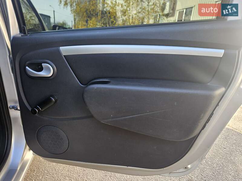 Универсал Dacia Logan MCV 2012 в Полтаве