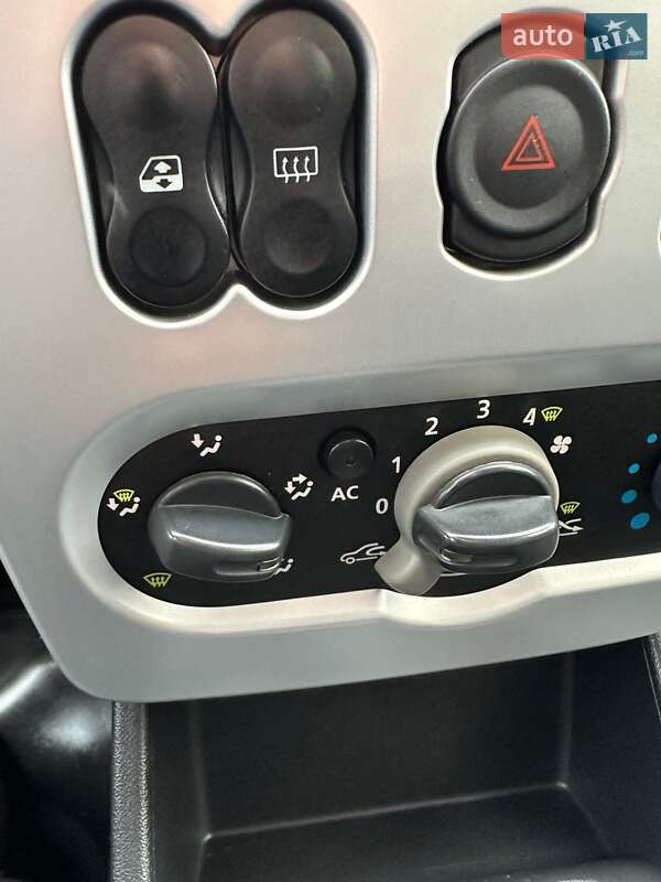 Универсал Dacia Logan MCV 2009 в Ромнах фото 27 Универсал Dacia Logan MCV 2009 в Ромнах