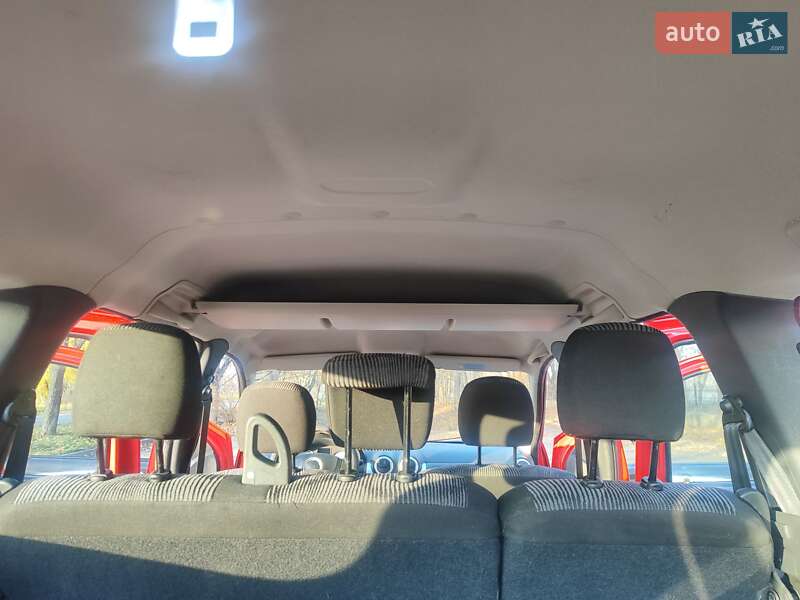 Універсал Dacia Logan MCV 2011 в Миргороді