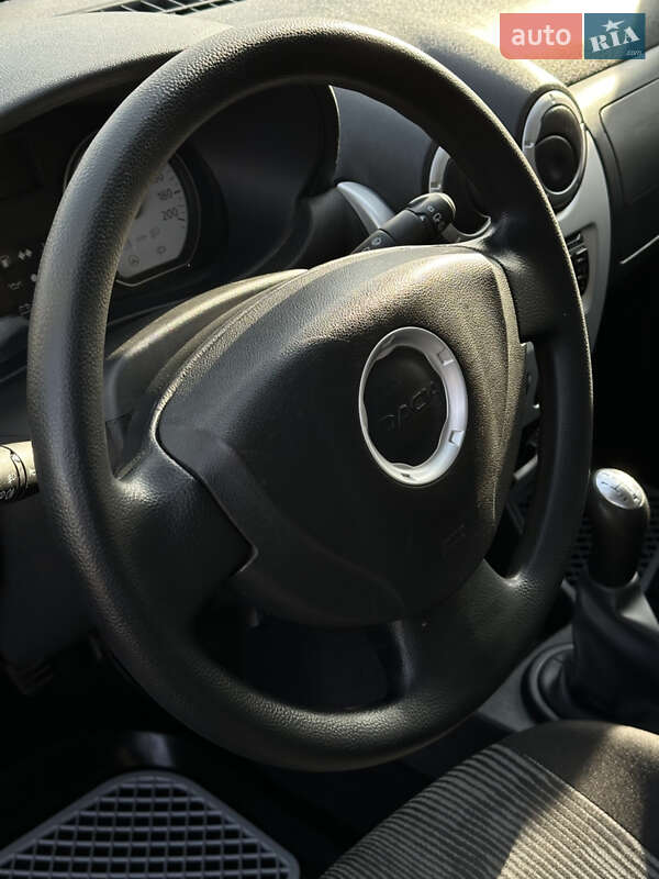 Универсал Dacia Logan MCV 2010 в Ромнах