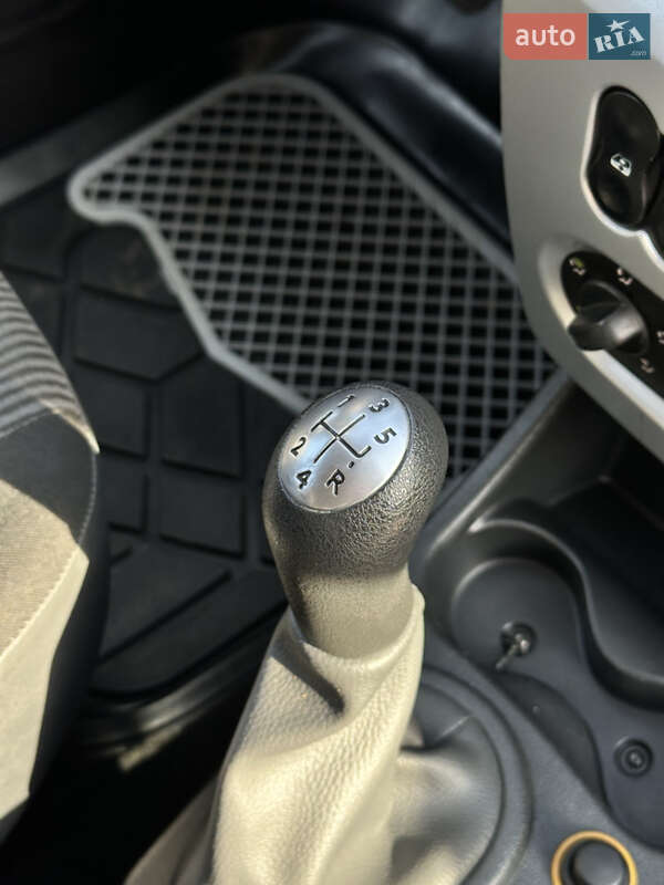 Универсал Dacia Logan MCV 2010 в Ромнах