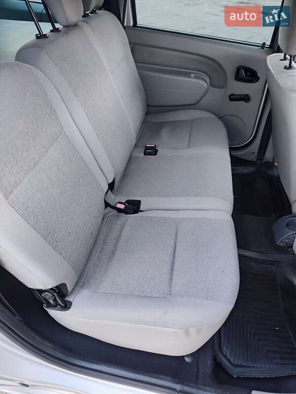 Универсал Dacia Logan MCV 2010 в Глухове фото 34 Универсал Dacia Logan MCV 2010 в Глухове