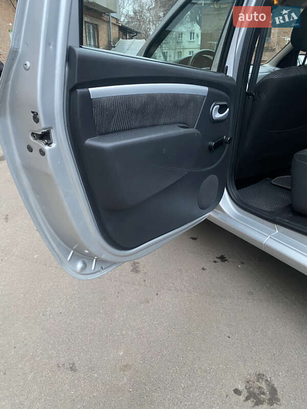 Универсал Dacia Logan MCV 2009 в Ромнах фото 16 Универсал Dacia Logan MCV 2009 в Ромнах