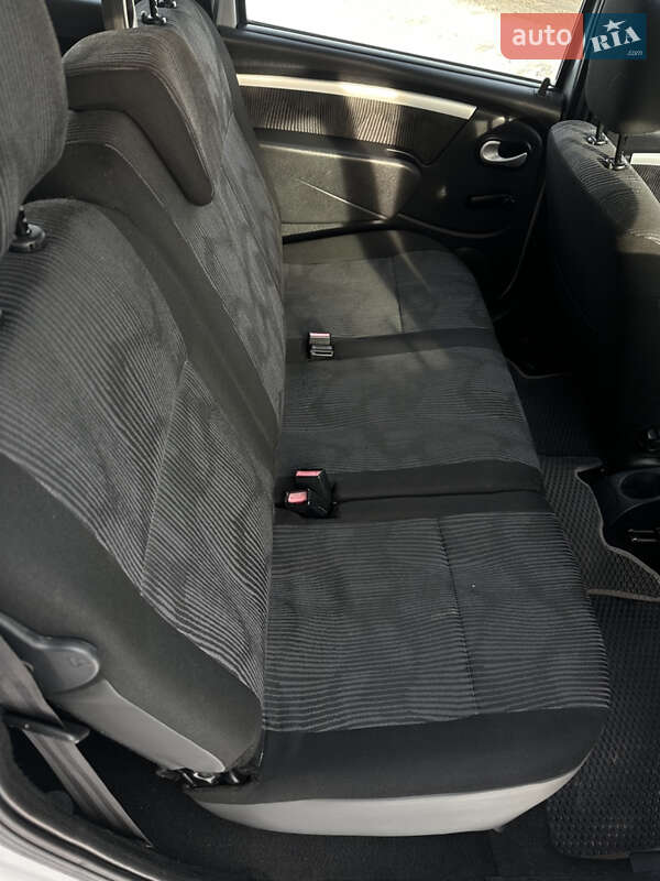 Універсал Dacia Logan MCV 2009 в Ромнах фото 25 Універсал Dacia Logan MCV 2009 в Ромнах