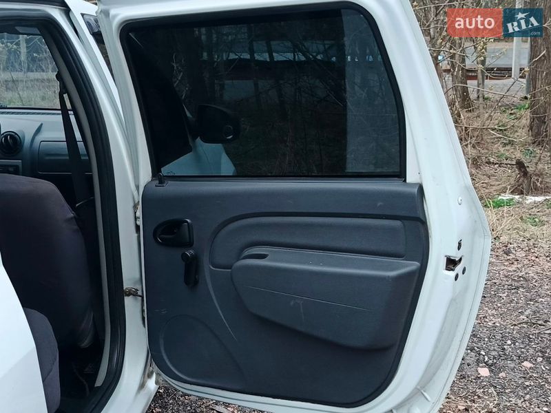 Универсал Dacia Logan MCV 2011 в Чернигове