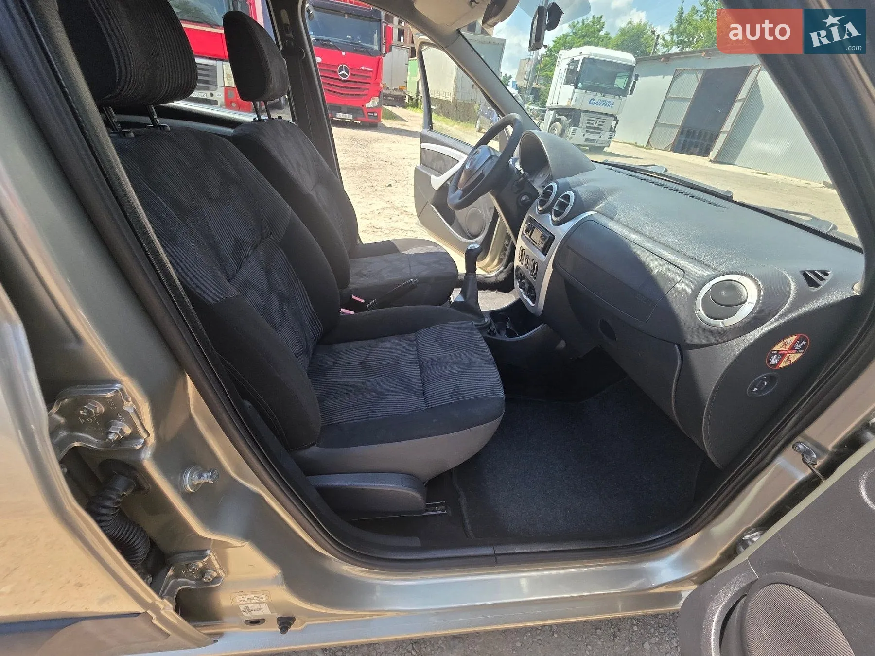 2011 Dacia Logan - мініатюра 3