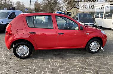 Хетчбек Dacia Logan 2010 в 