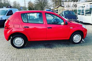 Хетчбек Dacia Logan 2010 в 