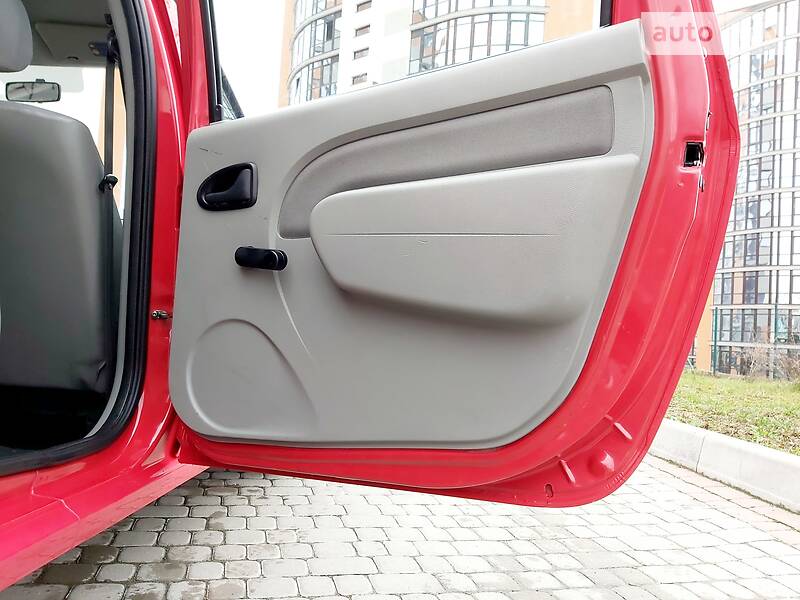 Універсал Dacia Logan 2010 в Івано-Франківську