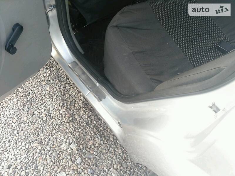 Седан Dacia Logan 2007 в Києві
