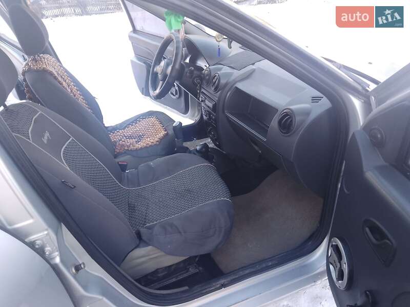 Седан Dacia Logan 2006 в Сколе