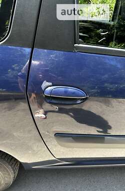 Седан Dacia Logan 2012 в 