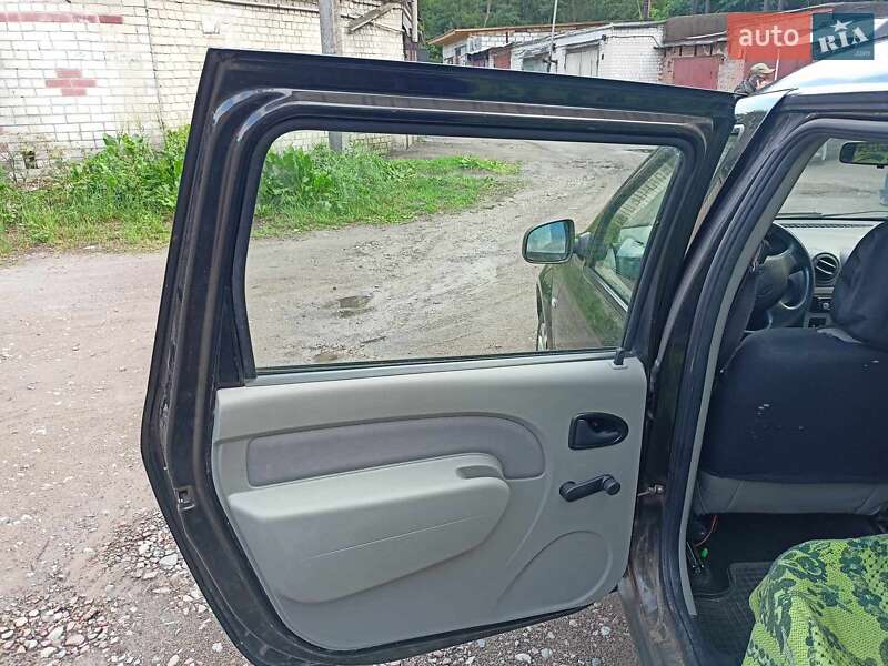 Седан Dacia Logan 2009 в Чернигове