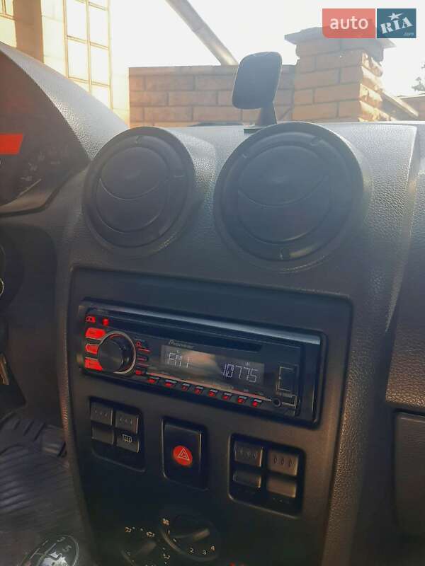 Седан Dacia Logan 2007 в Тальному