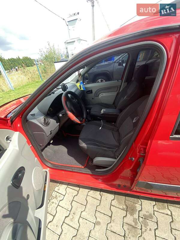 Седан Dacia Logan 2007 в Черновцах