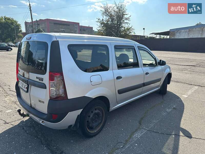 Седан Dacia Logan 2008 в Чорнобаї