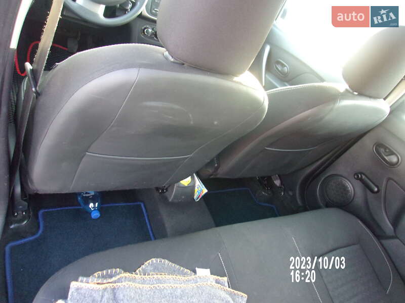 Седан Dacia Logan 2013 в Житомирі