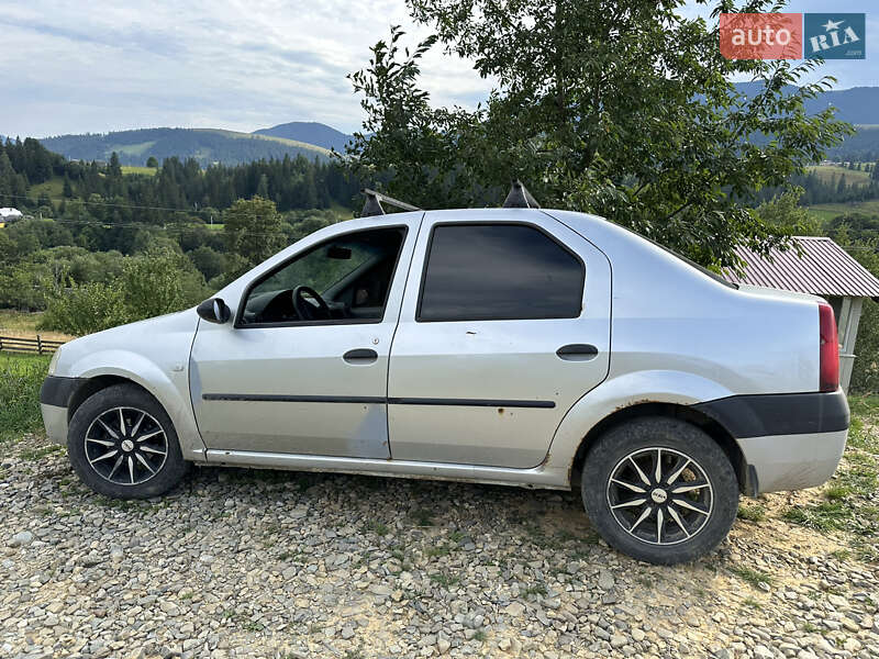 Седан Dacia Logan 2006 в Верховині