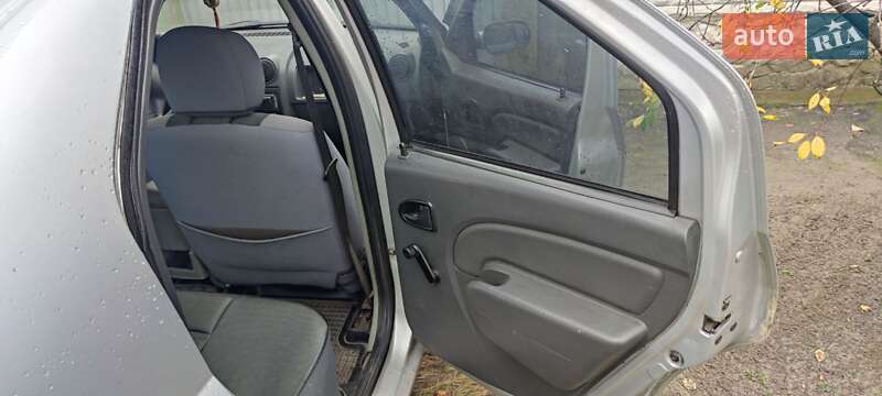 Седан Dacia Logan 2006 в Харкові