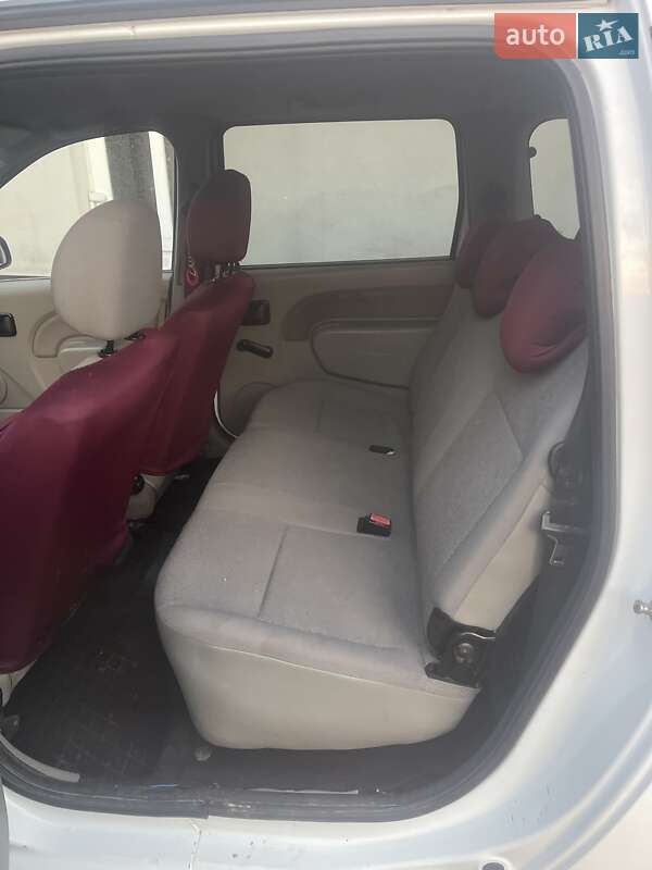 Седан Dacia Logan 2010 в Тячеві