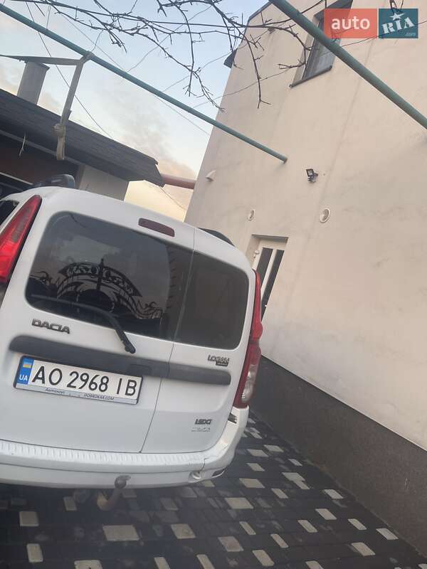 Седан Dacia Logan 2010 в Тячеві