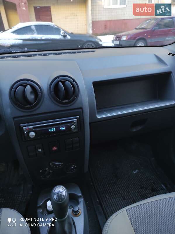 Седан Dacia Logan 2007 в Львові