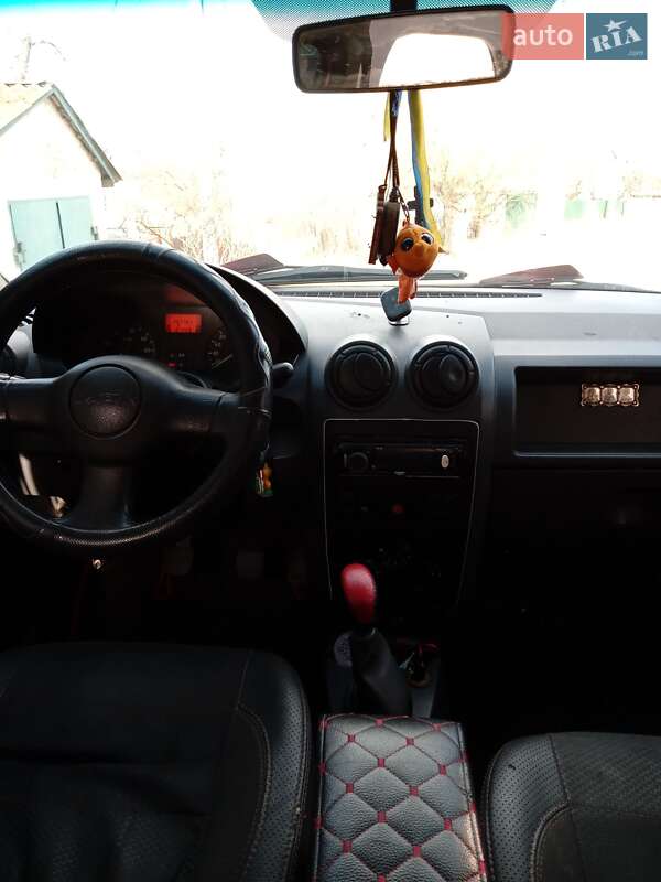 Седан Dacia Logan 2007 в Тальному