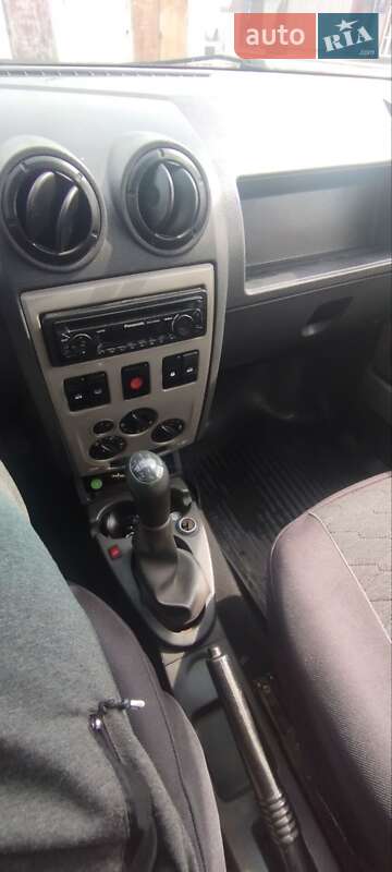 Седан Dacia Logan 2008 в Золочеве