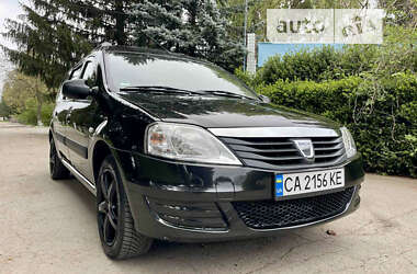 Седан Dacia Logan 2012 в Умані