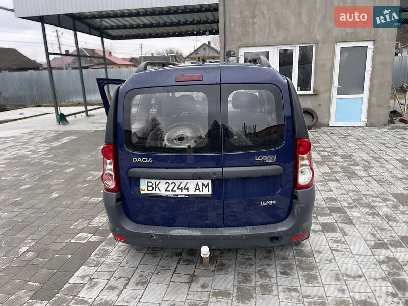 Седан Dacia Logan 2009 в Сарнах
