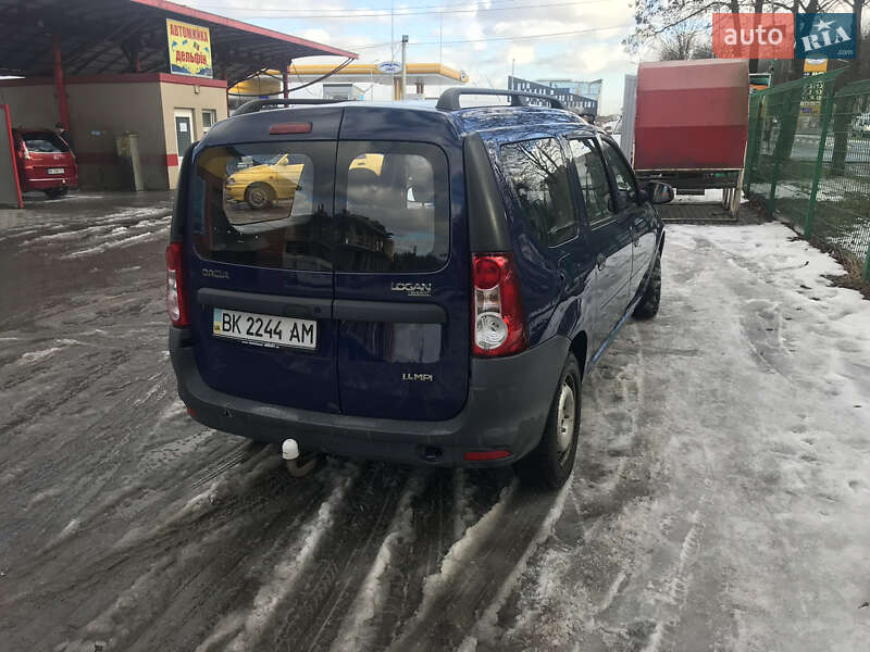 Седан Dacia Logan 2009 в Сарнах