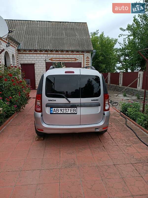 Седан Dacia Logan 2012 в Виннице