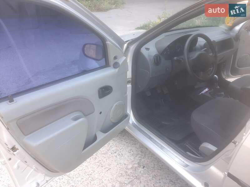 Седан Dacia Logan 2007 в Кривом Роге