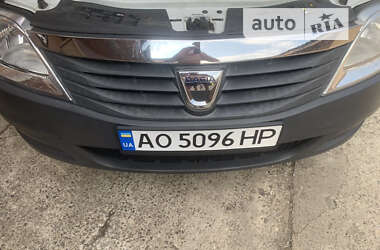 Седан Dacia Logan 2011 в Хусте