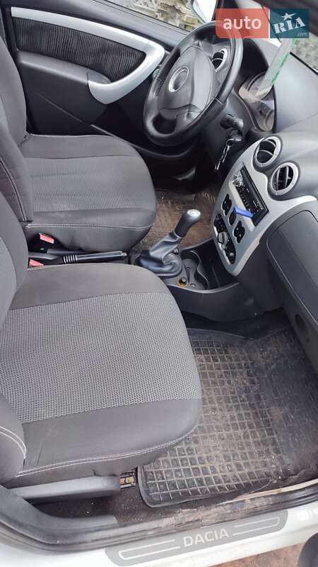 Седан Dacia Logan 2008 в Ровно