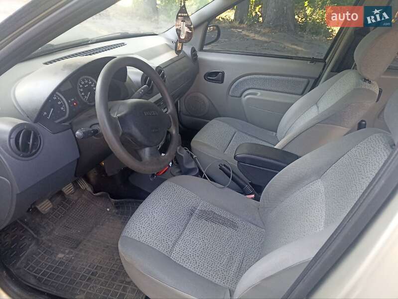 Седан Dacia Logan 2005 в Монастырище