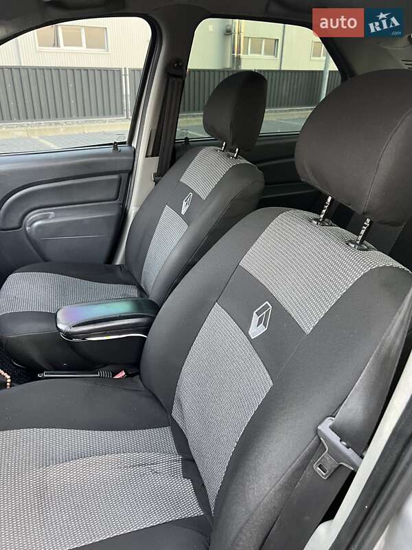 Седан Dacia Logan 2008 в Мукачевому