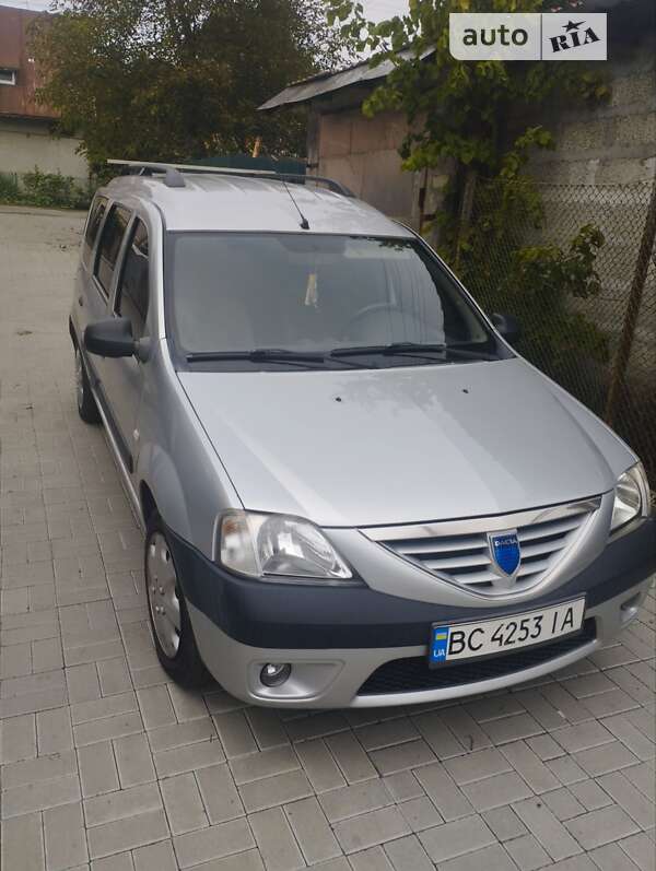 Седан Dacia Logan 2008 в Львові