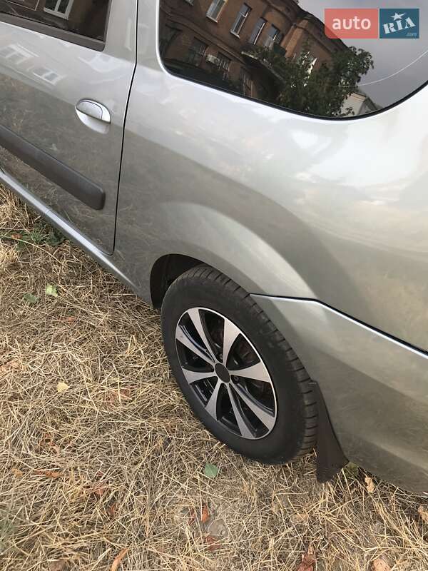Седан Dacia Logan 2011 в Кропивницком