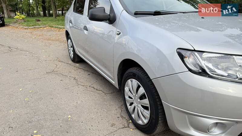 Седан Dacia Logan 2013 в Львові