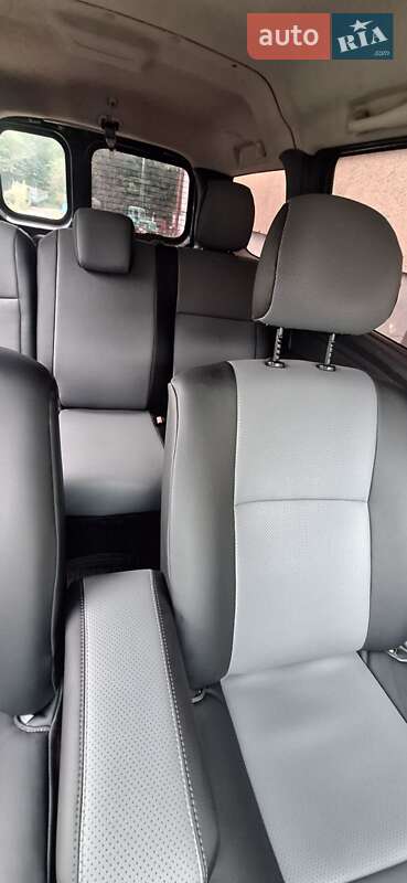 Седан Dacia Logan 2012 в Ужгороді