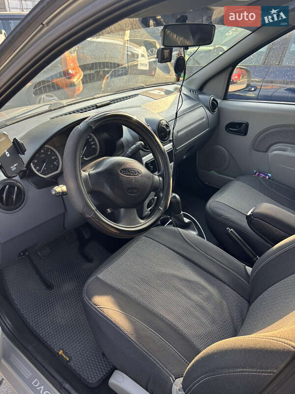 Седан Dacia Logan 2008 в Черновцах
