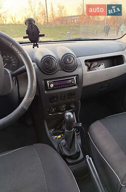 Седан Dacia Logan 2008 в Кривому Розі