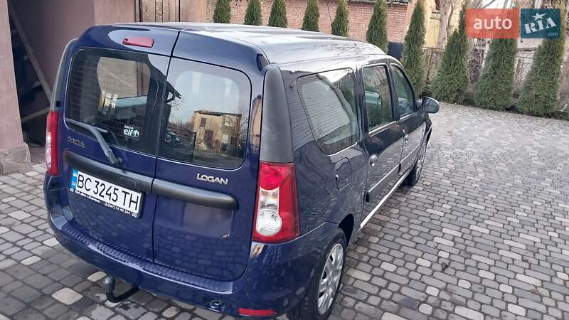Седан Dacia Logan 2011 в Ходореві