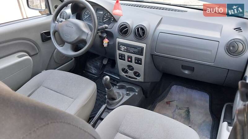 Седан Dacia Logan 2011 в Ходореві