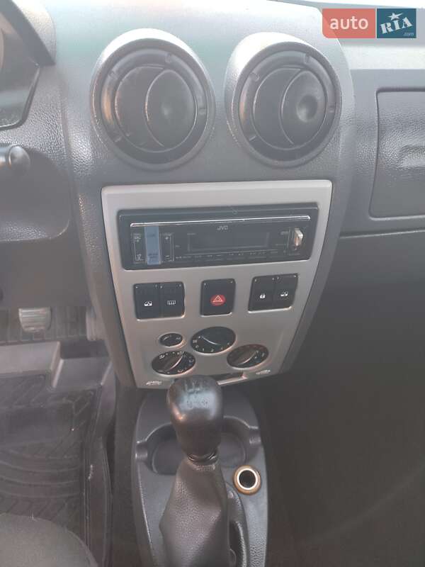Седан Dacia Logan 2006 в Лозовой