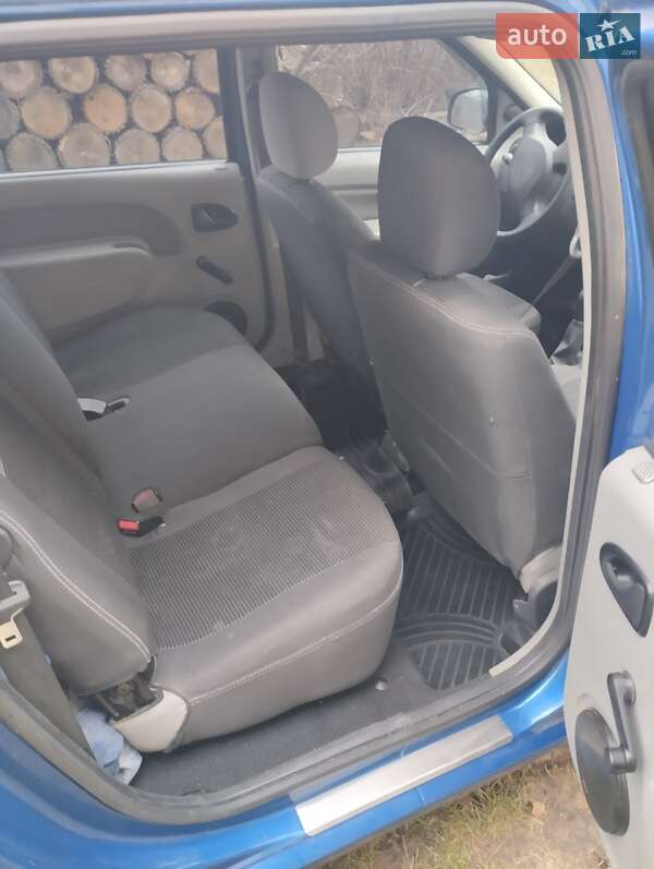 Седан Dacia Logan 2011 в Дмитровке