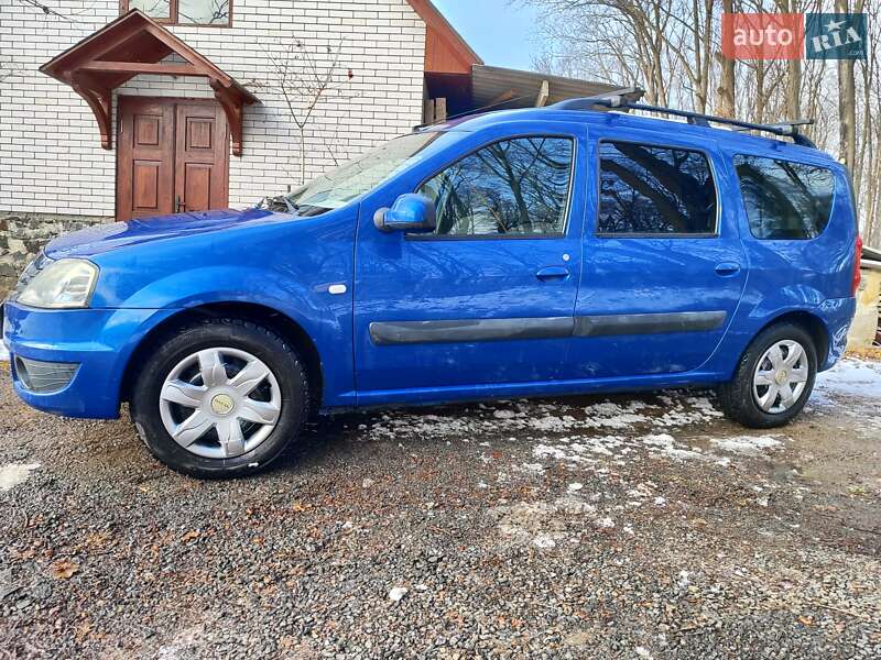 Седан Dacia Logan 2009 в 