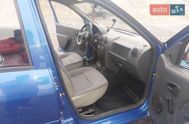 Седан Dacia Logan 2006 в Киеве