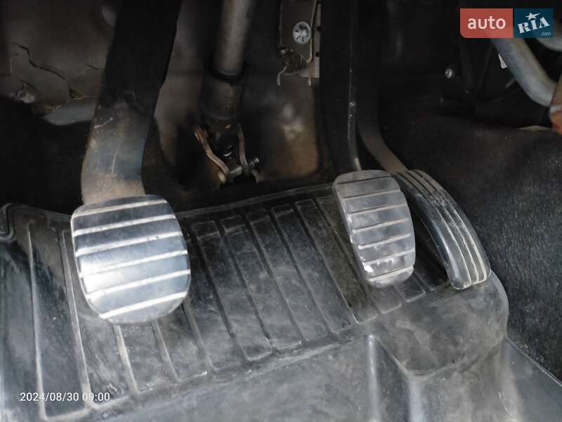 Седан Dacia Logan 2009 в Львові